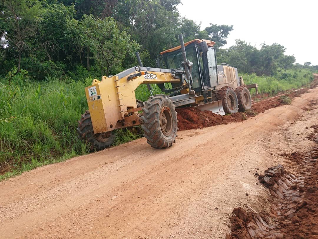 Reprofilage d'une route rurale