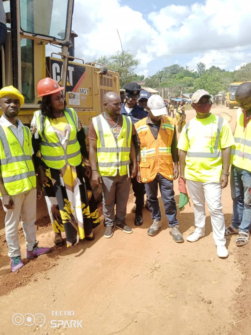 Equipe technique sur le terrain
